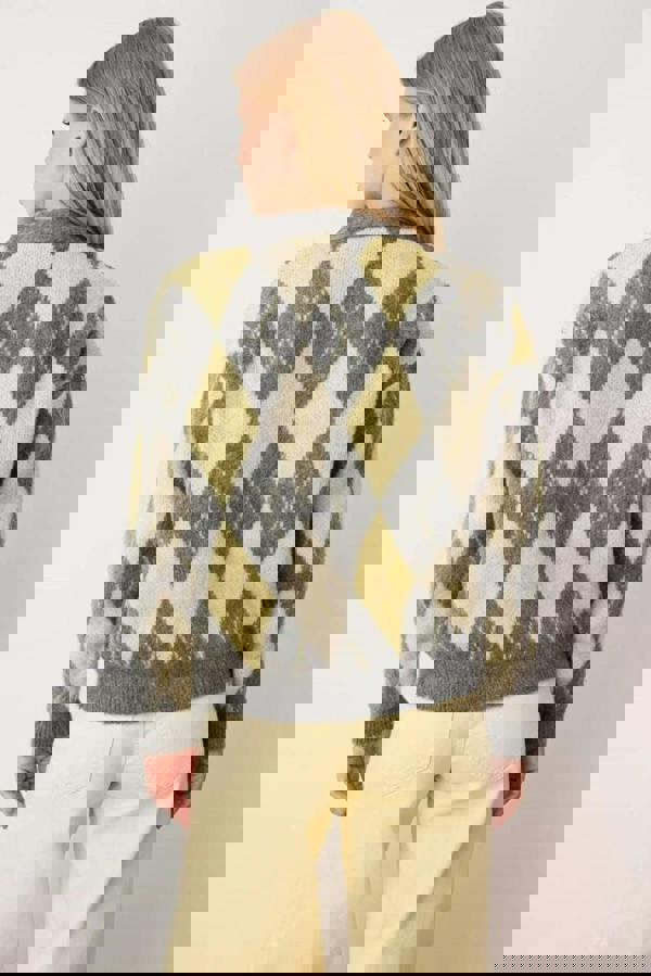 WOVCOR V-Neck Soft Texture Argyle Pattern Knit Cardigan