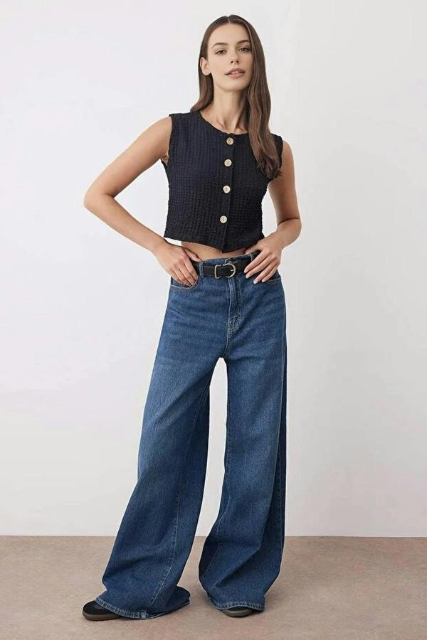 WOVCOR Textured Buttoned Crop Stretch Knit Vest
