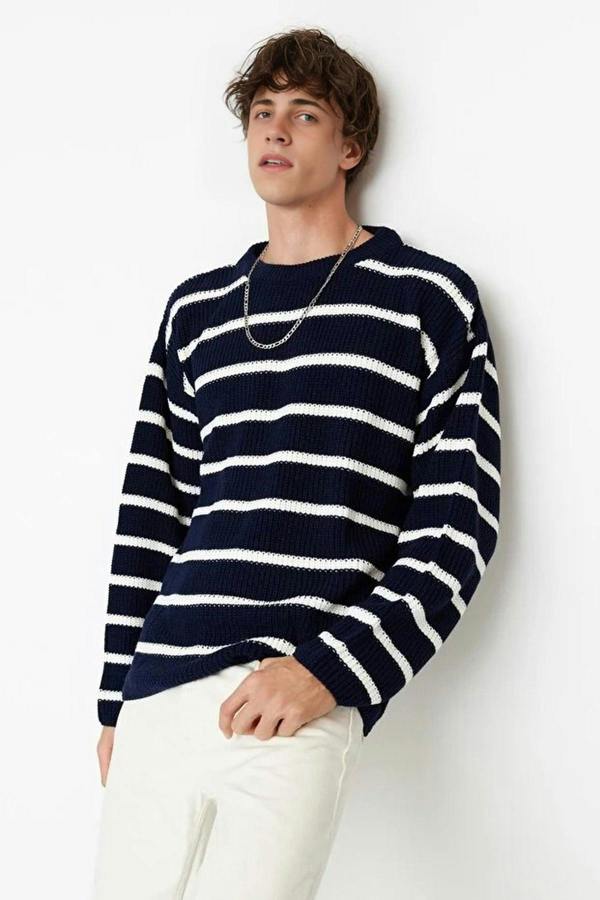 WOVCOR Crew Neck Striped Men's Sweater