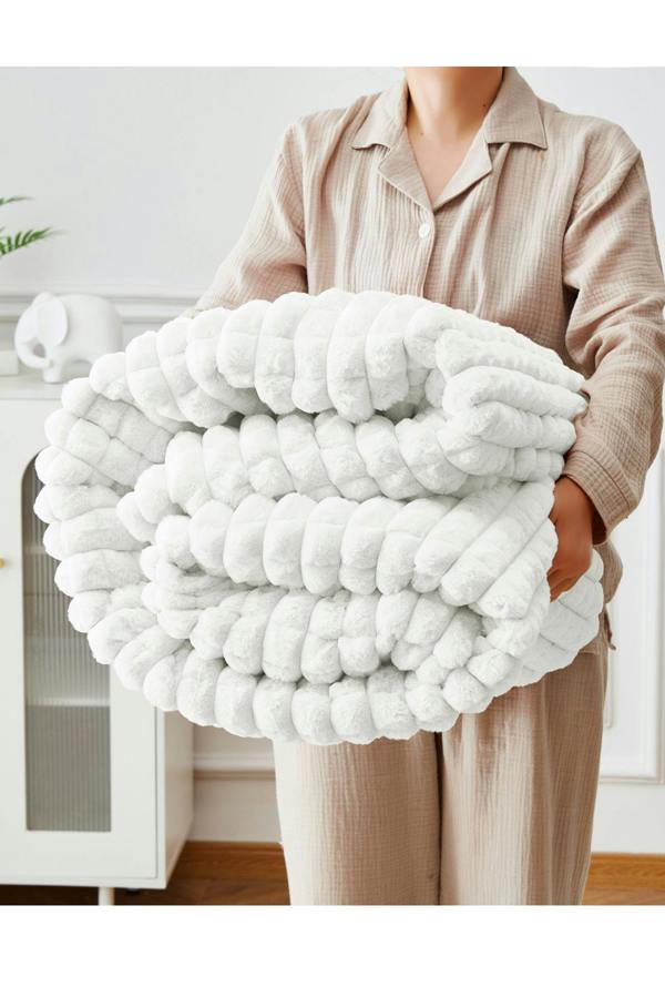 Super Soft Luxury Faux Fur Box Throw
