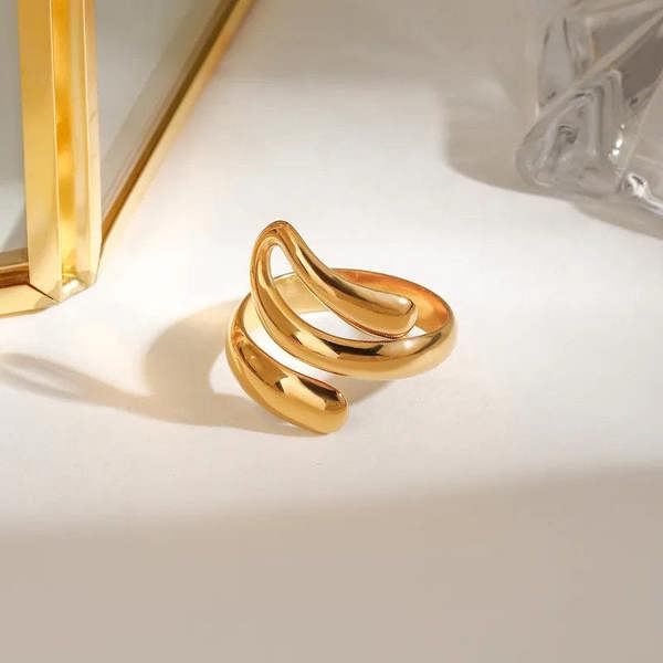Elk & Bloom Chunky Wrap Wave 14K Gold Ring
