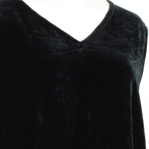 Nehera top in a luxurious soft black velvet