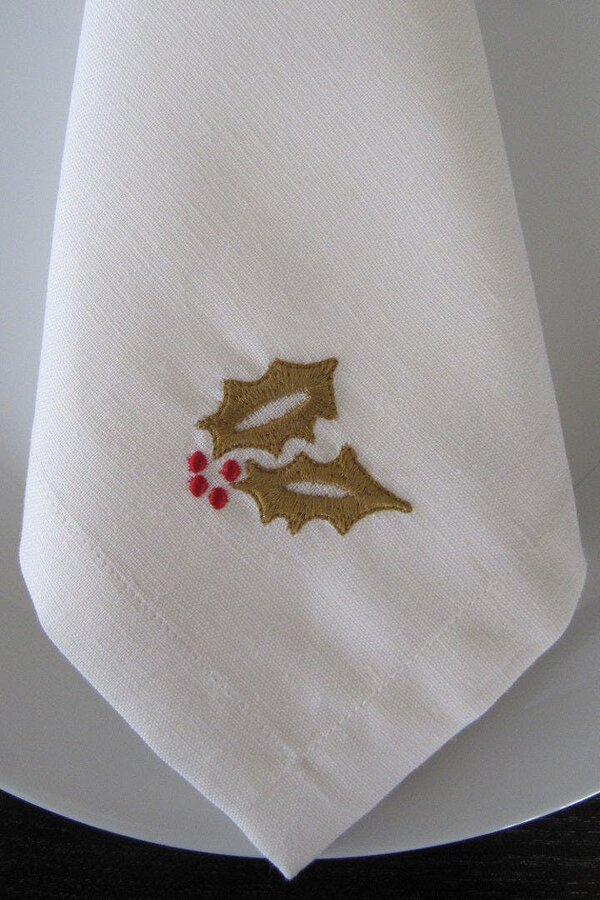 Set of 6 Embroidered Linen Napkins – 3 x Holly, 3 x Mistletoe