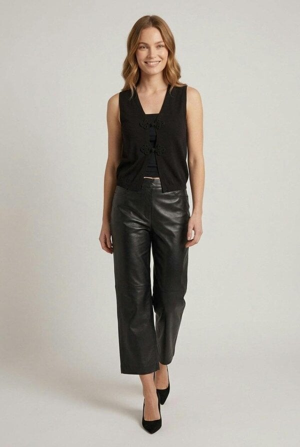 Izabel London Mandarin Button V-Neck Sleeveless Top