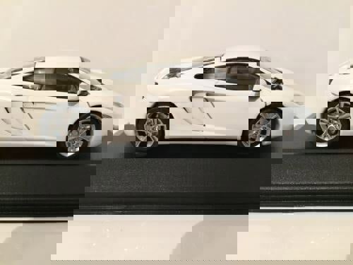 minichamps 530133021 mclaren mp4-12c 2011 white new limited edition