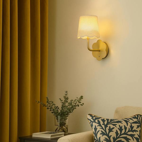 GOLD FLOWER RECHARGEABLE WALL LIGHT