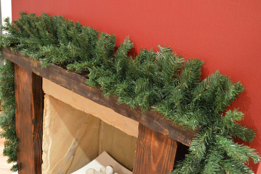 Samuel Alexander 2.7m x 25cm Plain Green Christmas Garland with 200 Bullet Tips