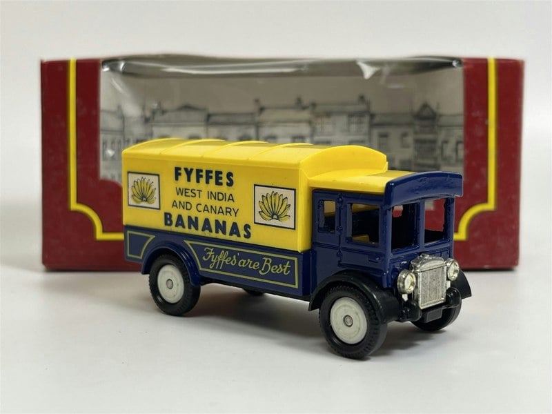 MCSlots The Village Collection Fyffes Bananas Cameo From Corgi VCC05D S6