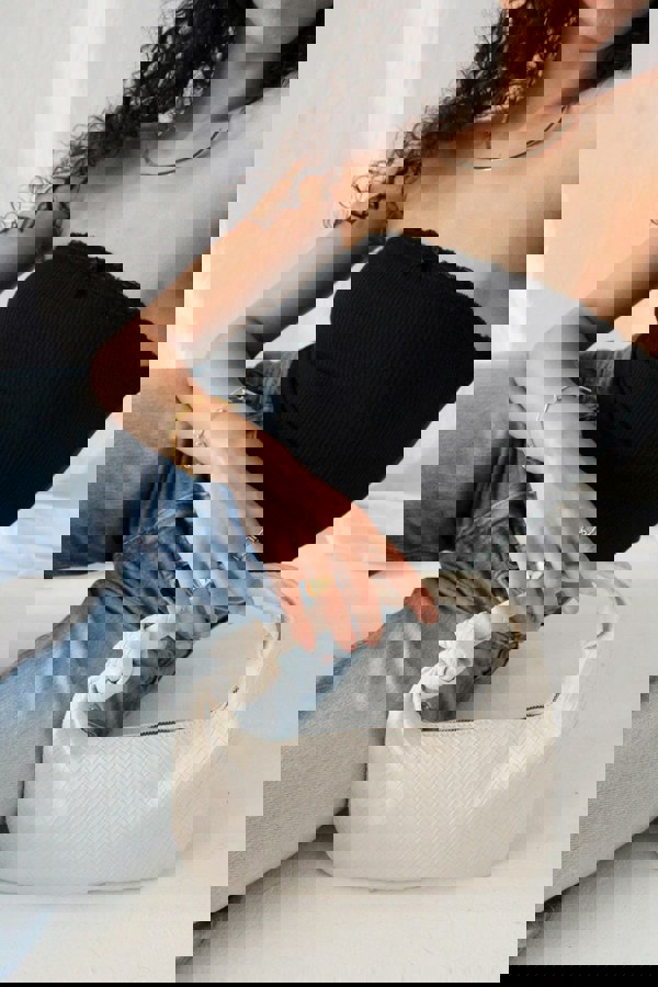 SVNX Woven Grab bag with Knotted Strap in unbleached