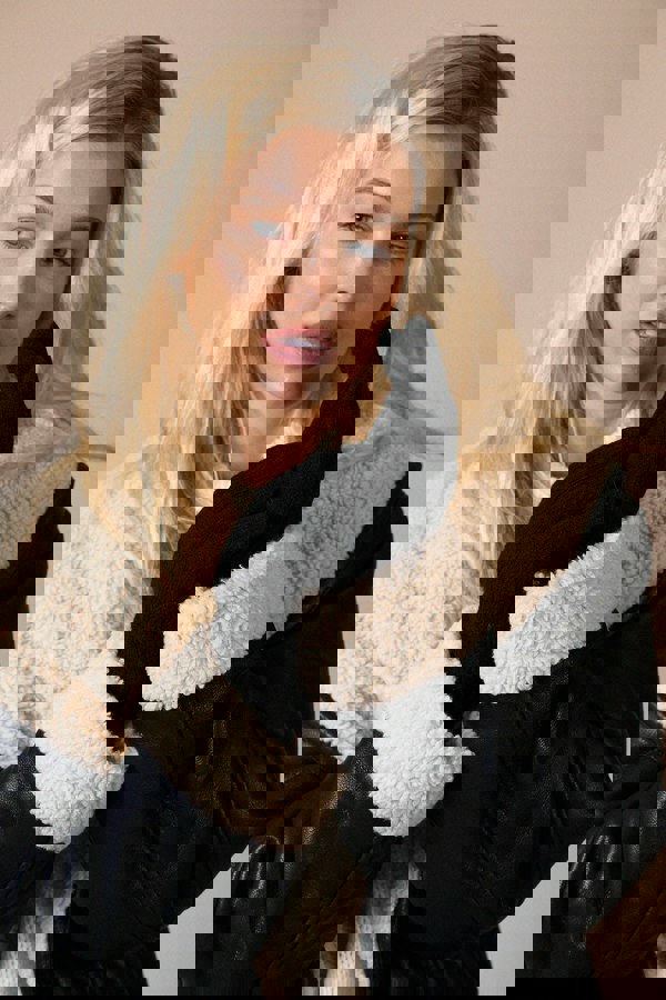 SVNX Touch Screen Cable Knit Gloves In Black