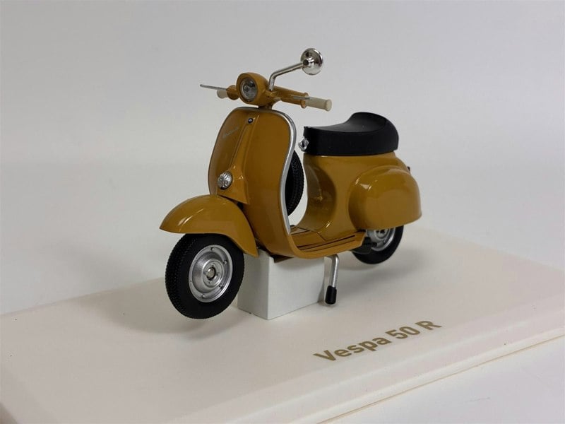 Norev Vespa 50 R Positano Yellow 1:18 Scale Norev 182080