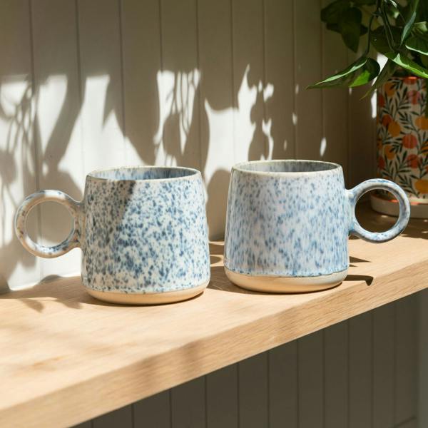 MUGS