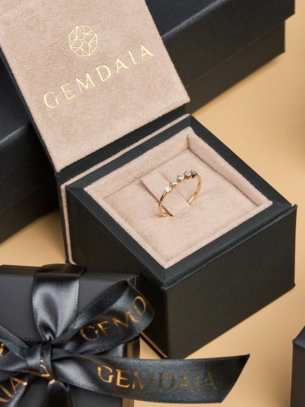 Gemdaia Diamond Bezel Band