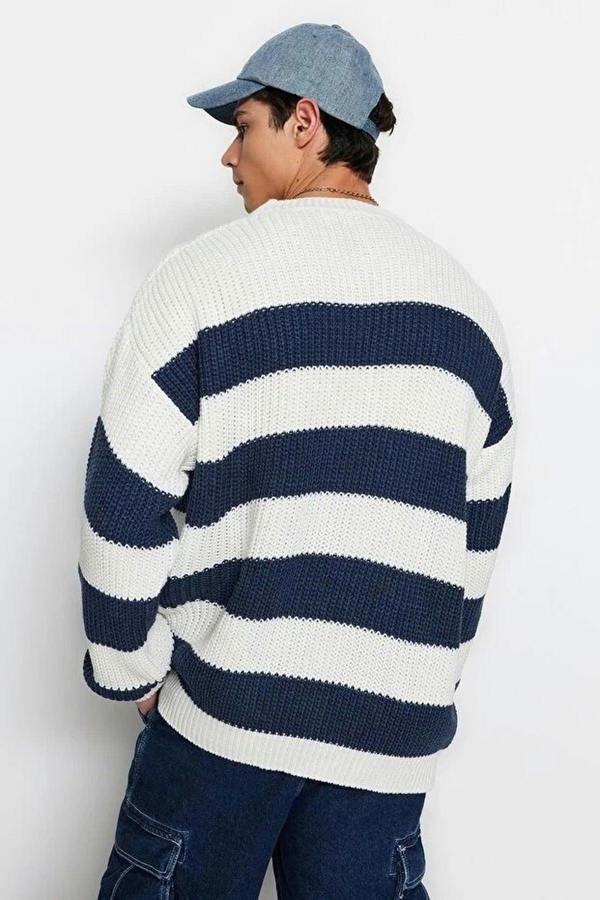 WOVCOR Crew Neck Striped Knit Men's Sweater