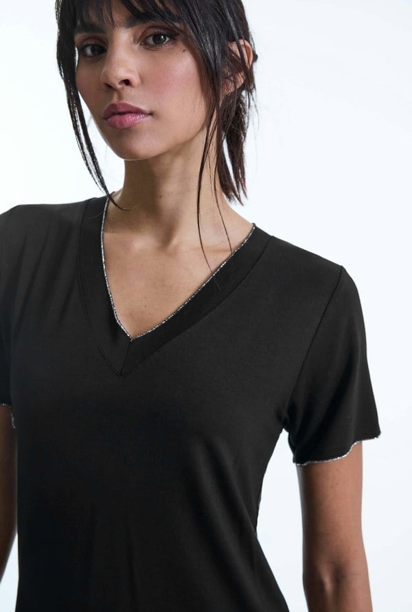 James Lakeland V-neck Black T-shirt