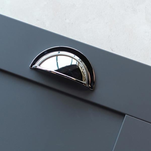 Handle & Home Polished Chrome Knobs and Coordinating Handle