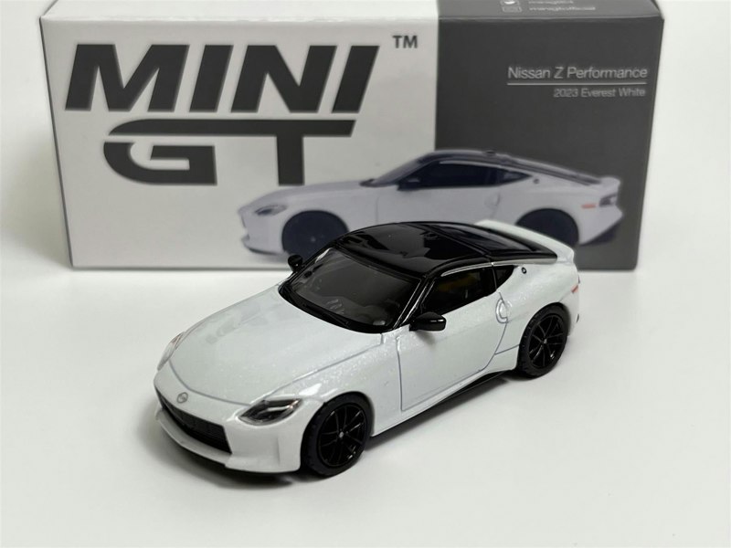 Mini GT Nissan Z Performance 2023 Everest White LHD 1:64 Scale Mini GT MGT00599L