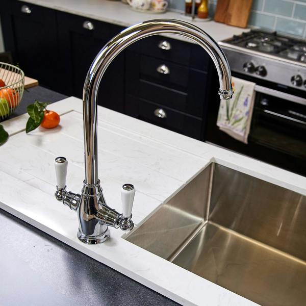 Flode Storsjon | Counter Top Carrera Marble Shroud with 44 x 44 x 20cm Brushed Steel 1 Bowl Sink