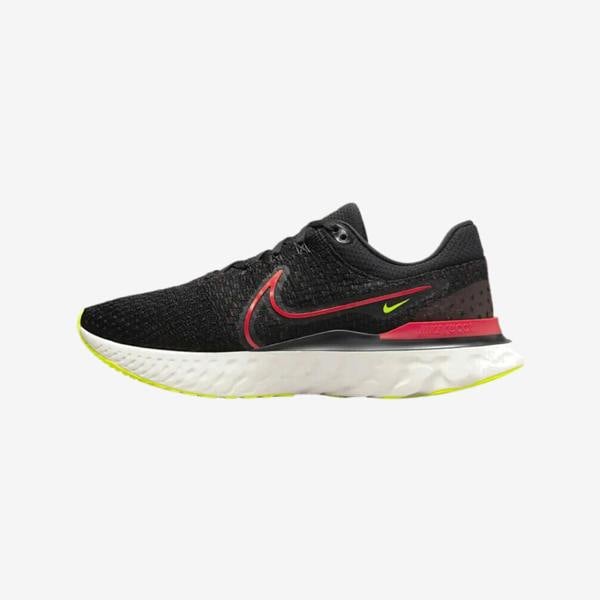 Nike Sneakers   in  Black