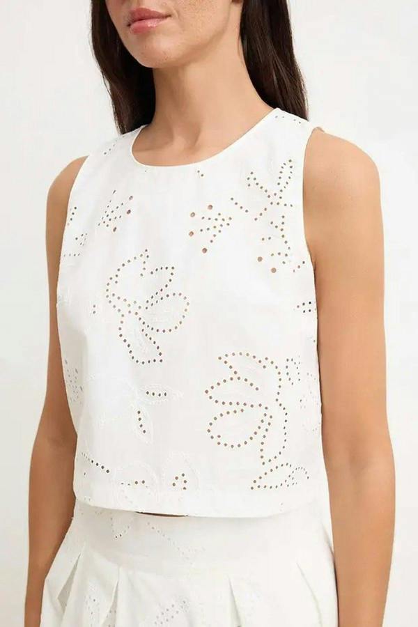 WOVCOR Fisto Floral Embroidered Sleeveless Blouse