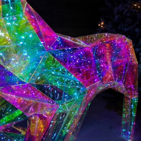 Samuel Alexander 1.4m Light up Standing Dreamlights Iridescent Christmas Stag with 600 White LEDs