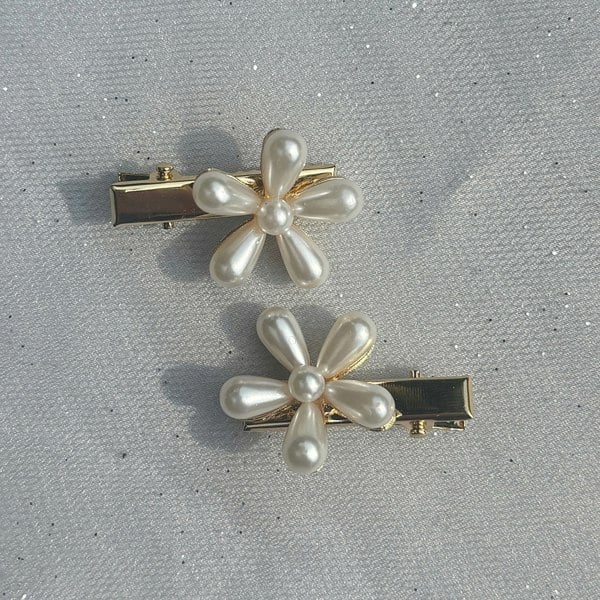 Pearl hair grips, set of 2 gold tone crocodile clips, small flower design with white faux pearls, elegant vintage inspired accessories, decorative hair clips for fine hair, chic stylish gift for her
