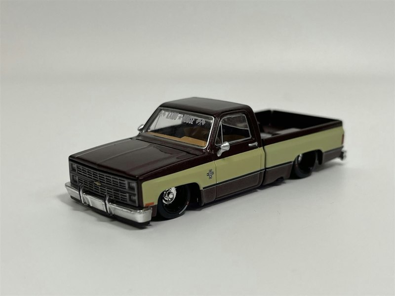 Mini GT Chevrolet Silverado Kaido House Vintage Spec V1 1:64 Mini GT KHMG145