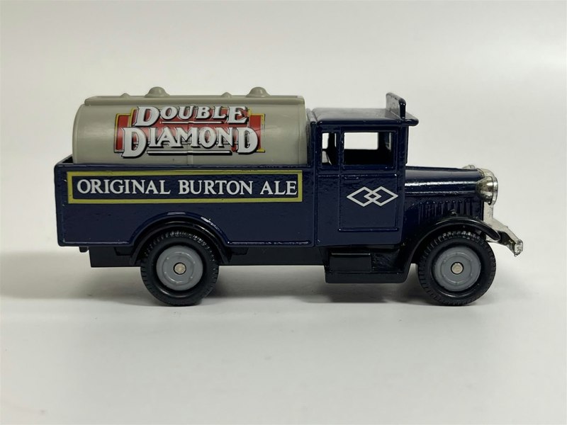 MCSlots The Village Collection Double Diamond Ale Cameo From Corgi VCC07D S6