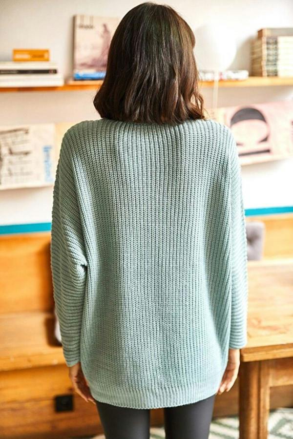 Hoxton Gal V-Neck Fisherman’s Rib Knit Oversized Sweater
