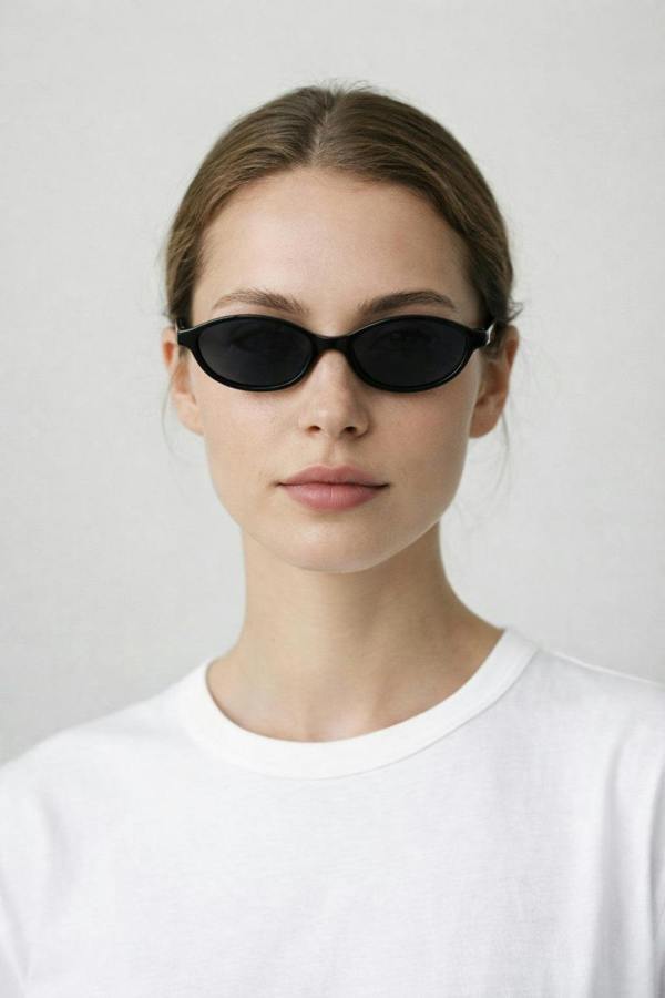 Oval Sunglasses In Black - svnx