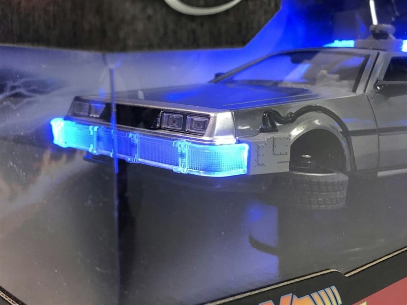 back to the future part ii delorean hover mode and lights 1:24 scale jada 31468