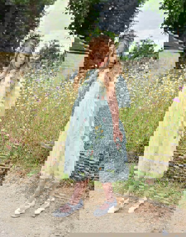 pretty girl modellimg dress