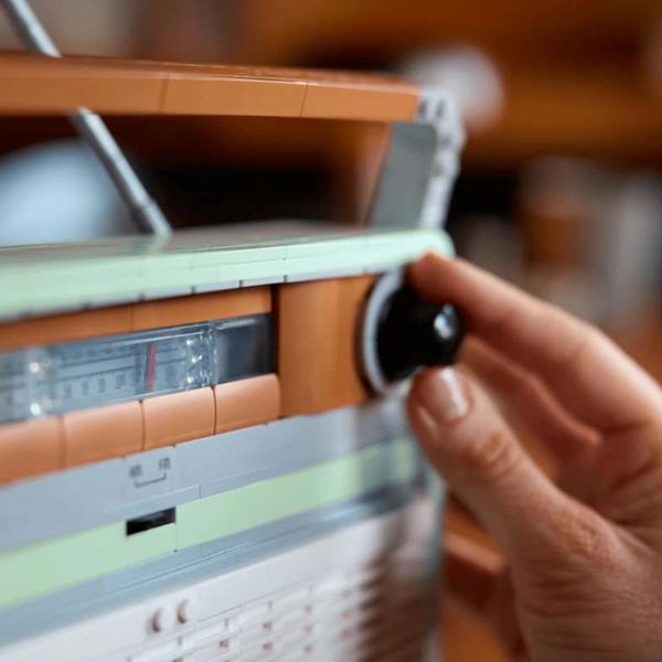 LEGO LEGO LEGO Icons Retro Radio (10334)