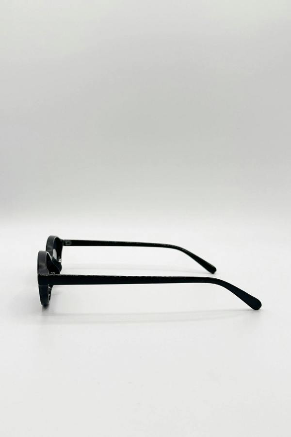 Oval Sunglasses In Black - svnx