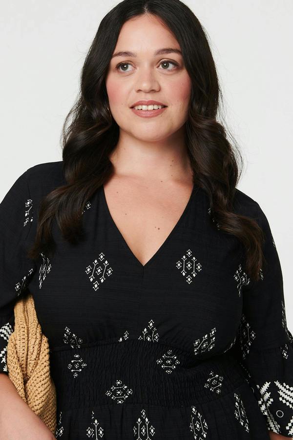 Black | Curve Border Print Knee Length Dress