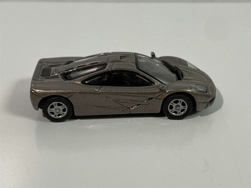 minichamps 870133824 mclaren f1 roadcar 1994 grey metallic 1:87 scale