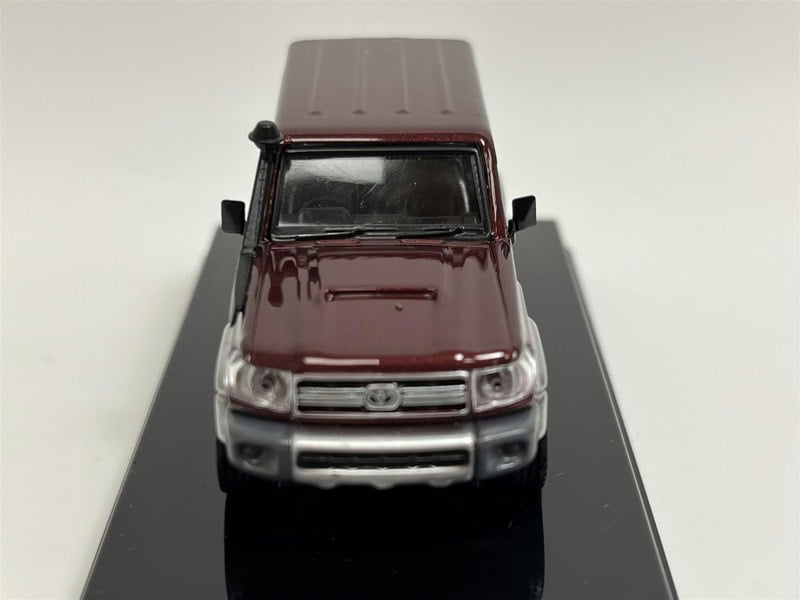 2014 toyota land cruiser 76 merlot red rhd 1:64 paragon 65313
