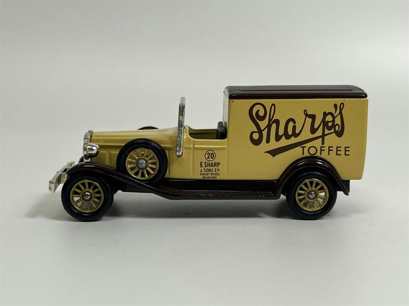 MCSlots Packard Town Van Sharps Toffee Days Gone Lledo 22011D B3