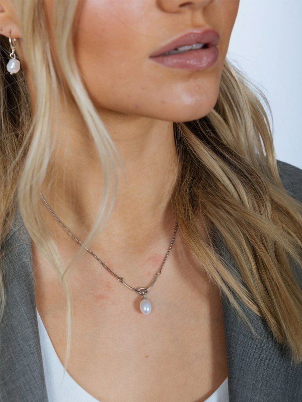 SVNX Baroque Oval Pearl Necklace in Silver Colour