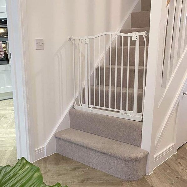 Safetots Curved Top Safety Gate, 71cm - 80cm, Matt White, Pressure Fit Stair Gate