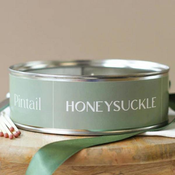 a gentle, sweet floral blend featuring a primary scent of fresh honeysuckle