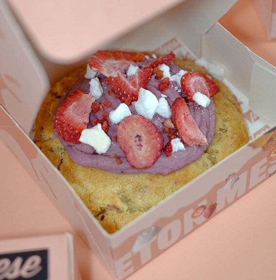 Pleese Eton Mess Cookie