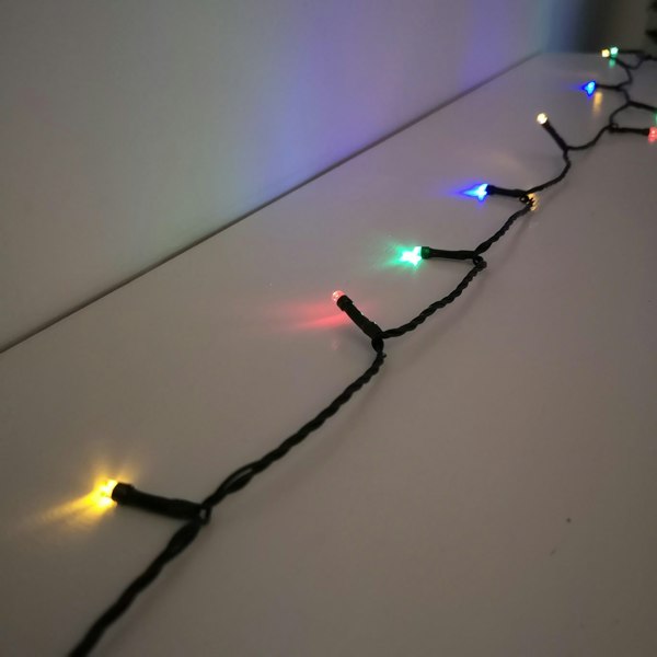 Samuel Alexander 100 LED 10m Premier Christmas Indoor Outdoor Multi Function Battery Operated String Lights with Timer in Multicoloured