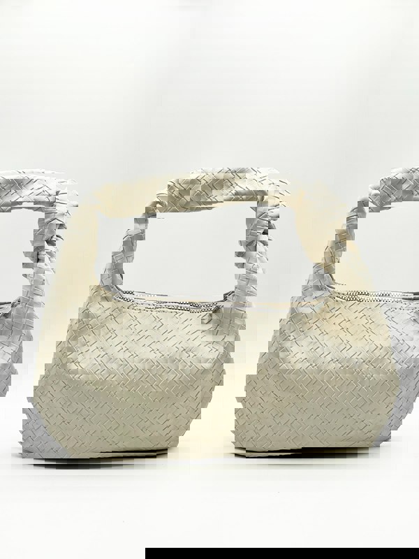 SVNX Woven Grab bag with Knotted Strap in unbleached