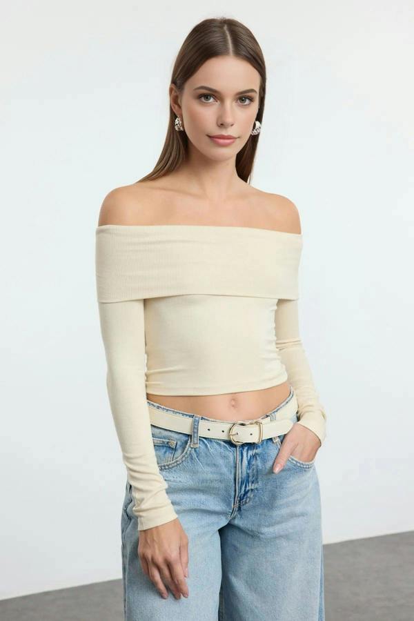 WOVCOR Carmen Collar Crop Knit Blouse