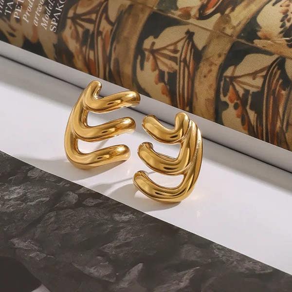 Elk & Bloom Chunky Triple Hoop Wave 14K Gold Studs
