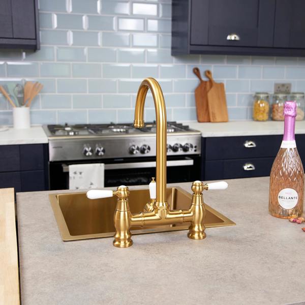 Flode klas | Traditional Bridge Style 3 in 1 Instant Boiling Tap | White Ceramic Levers | Brushed Gold Finish
