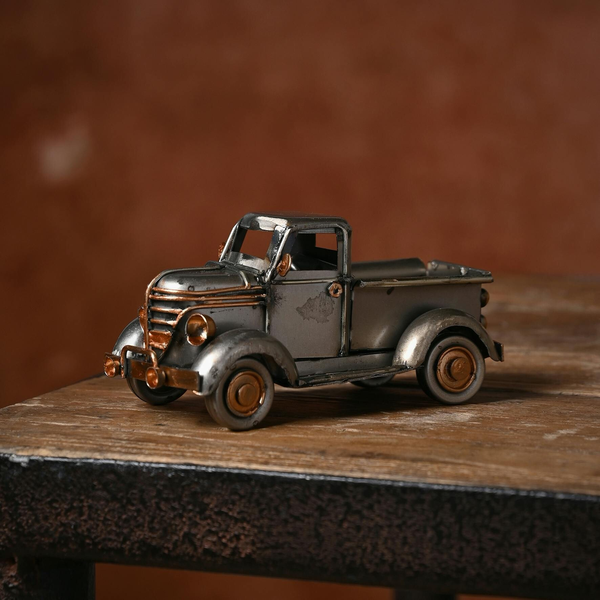 Harvey Makin Ornament - Truck