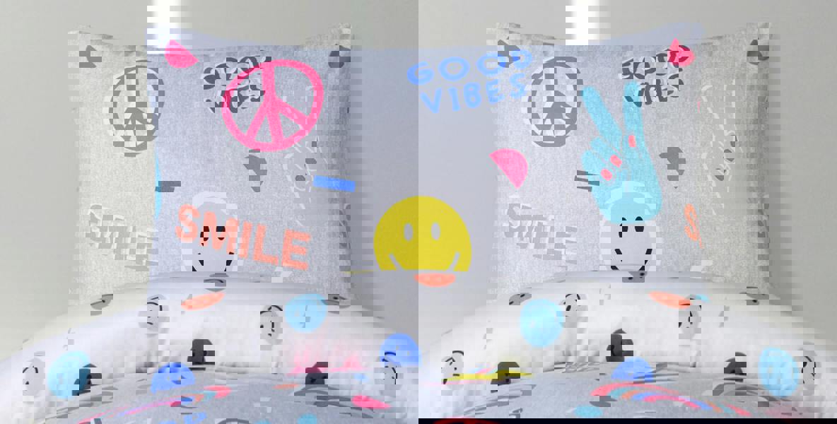 Smart Living Luxury Super Soft Reversible Fun Graffiti Duvet Set & Pillowcases