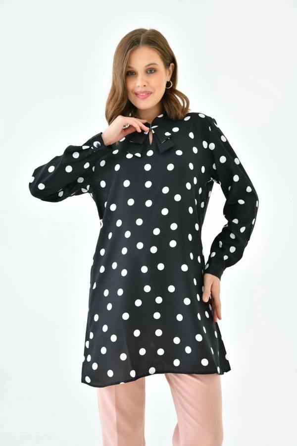 Hoxton Gal Oversized Long Sleeves Tunic Top with Collar Details in Polka Dot in Black and White
